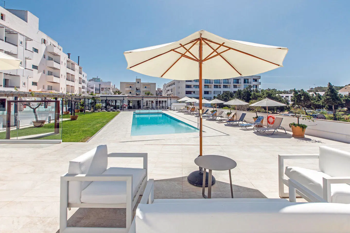 Levante OUTDOOR_POOL