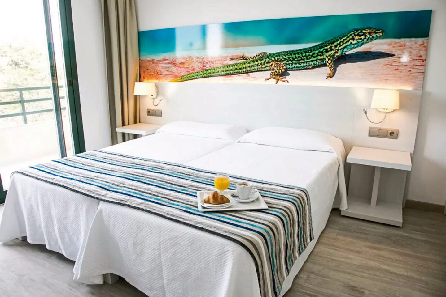 Rosales ROOM_EXAMPLE