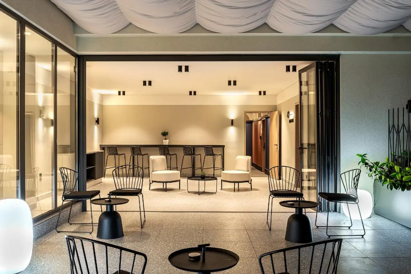 THIRTYNINE LOUNGE_LOBBY