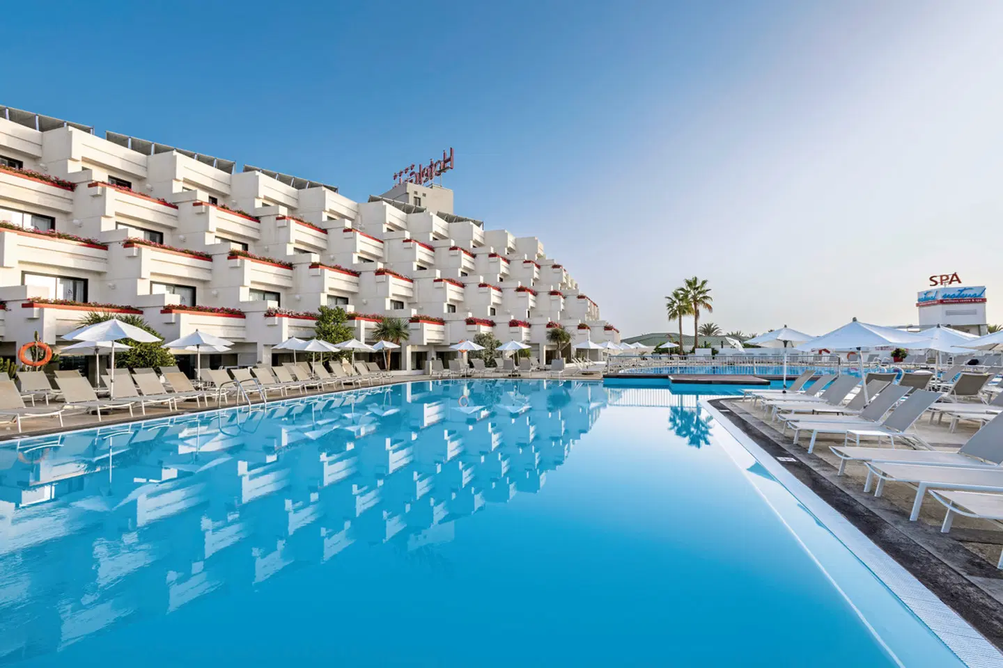 Alexandre Hotel Gala OUTDOOR_POOL