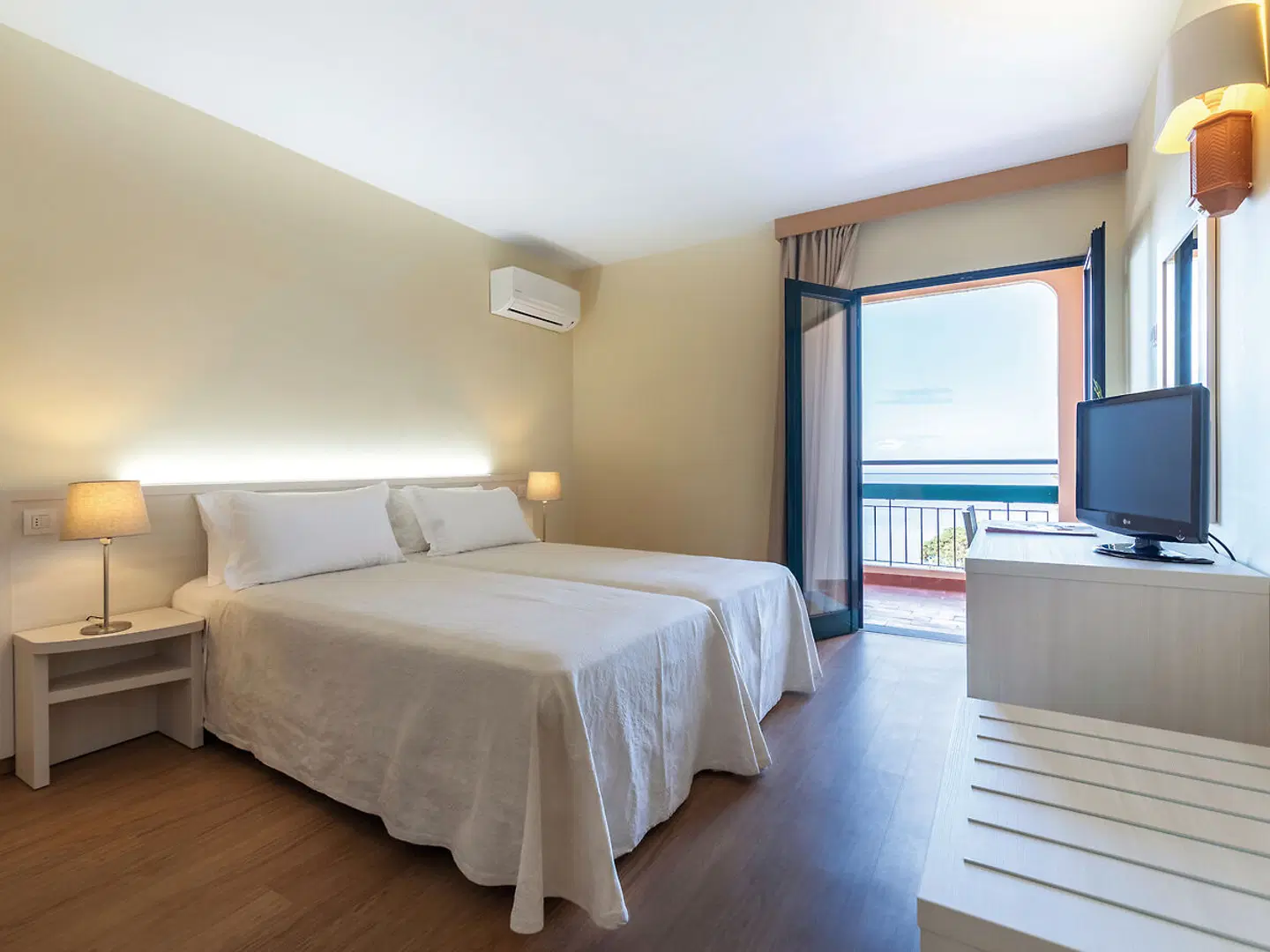 Dom Pedro Garajau ROOM_EXAMPLE