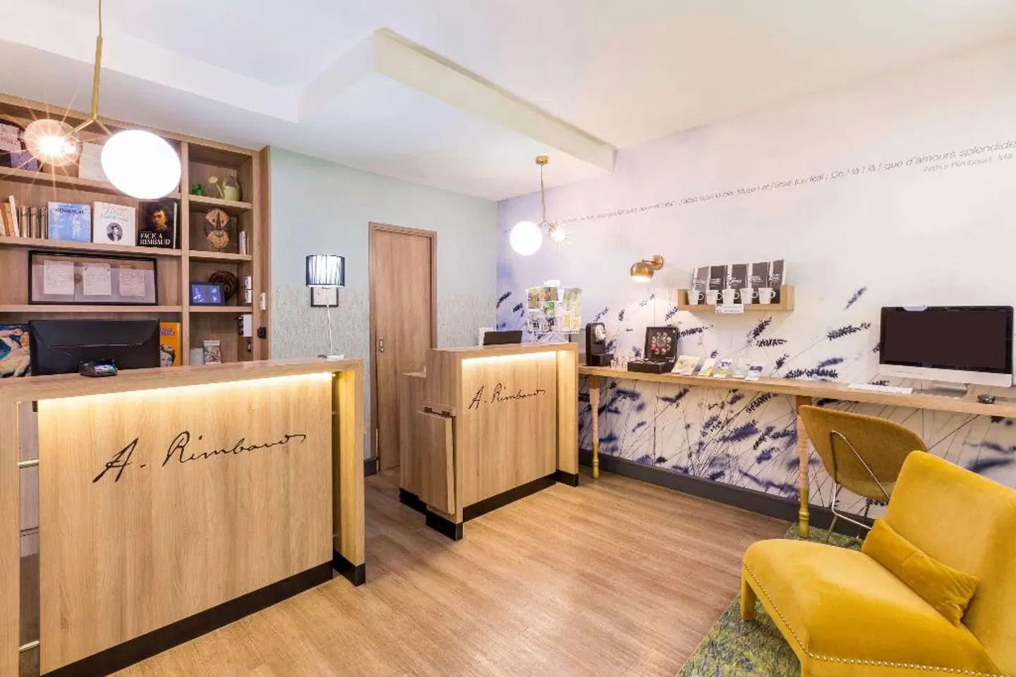 Best Western Hôtel Littéraire Arthur Rimbaud Bar