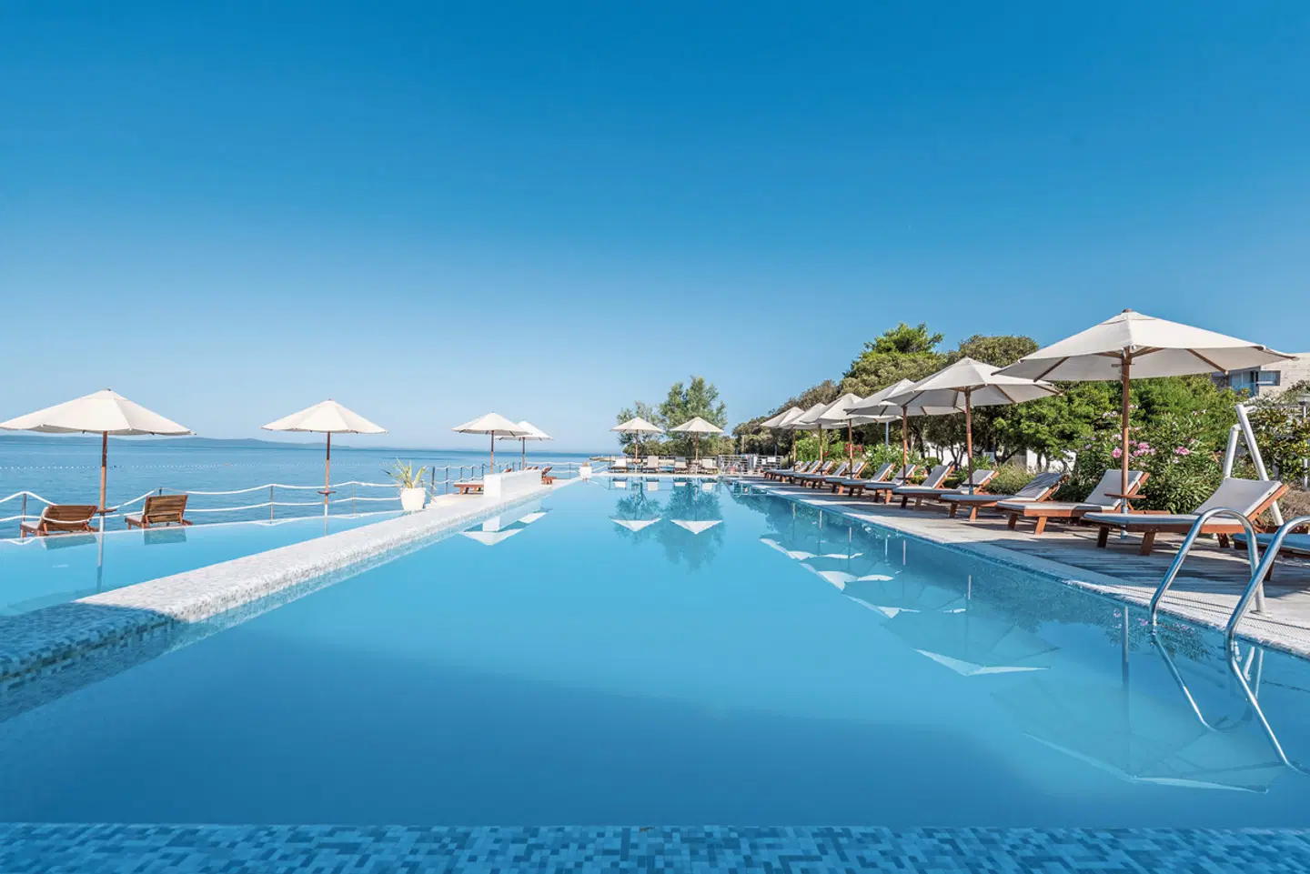 Sunnyside Apartments Petrcane OUTDOOR_POOL