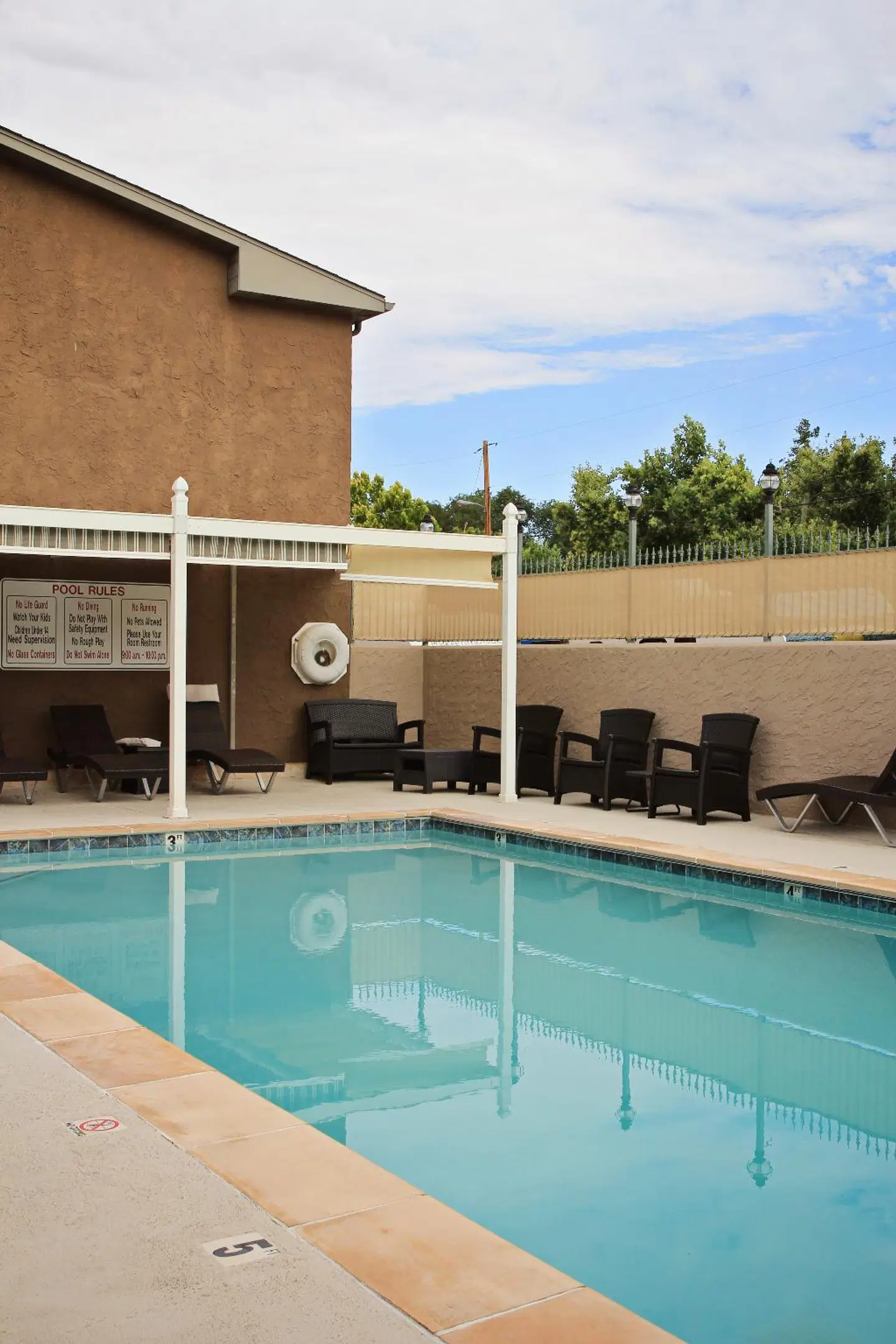 Bowen Motel OUTDOOR_POOL
