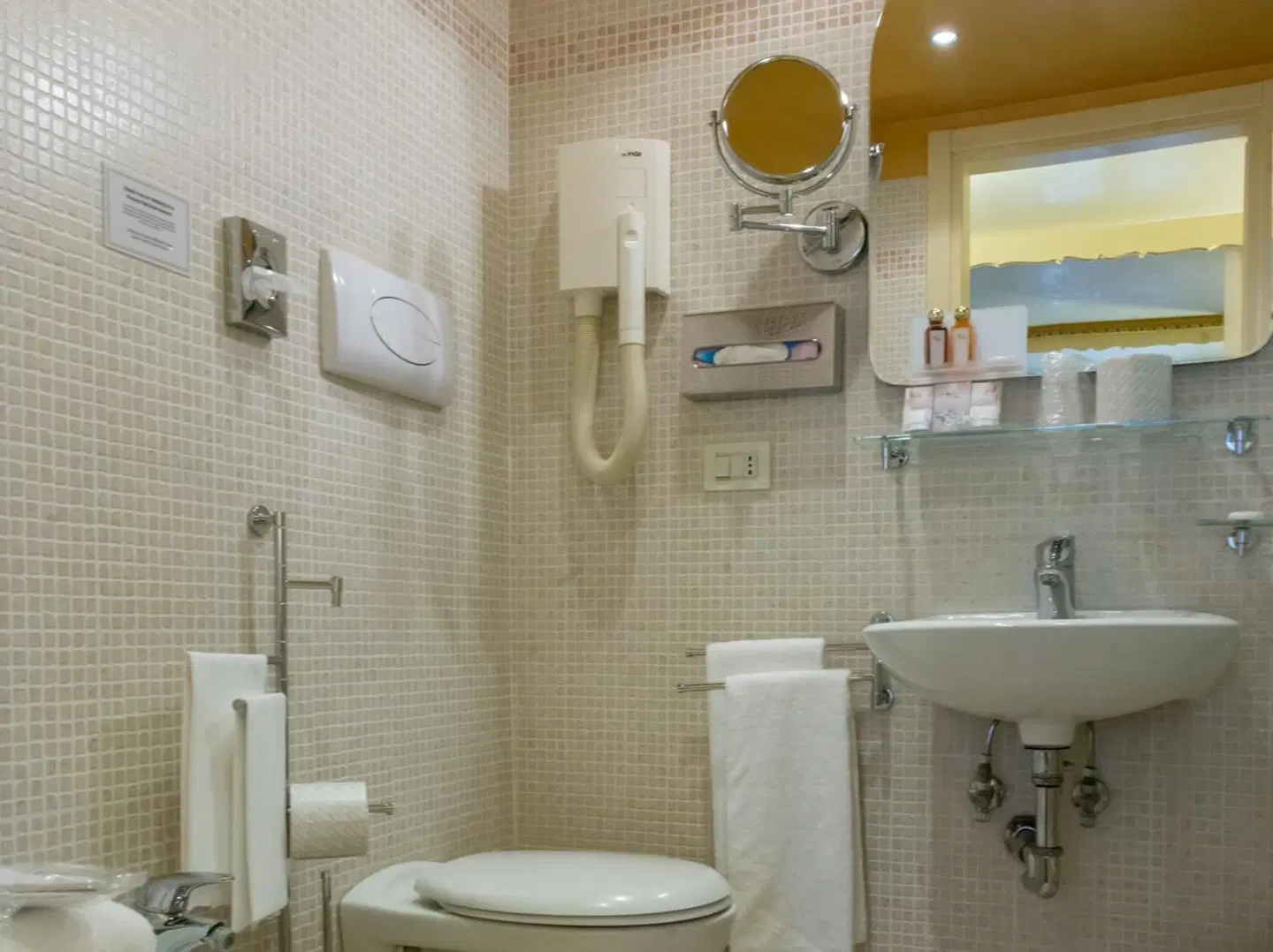 Hotel Becher Badezimmer