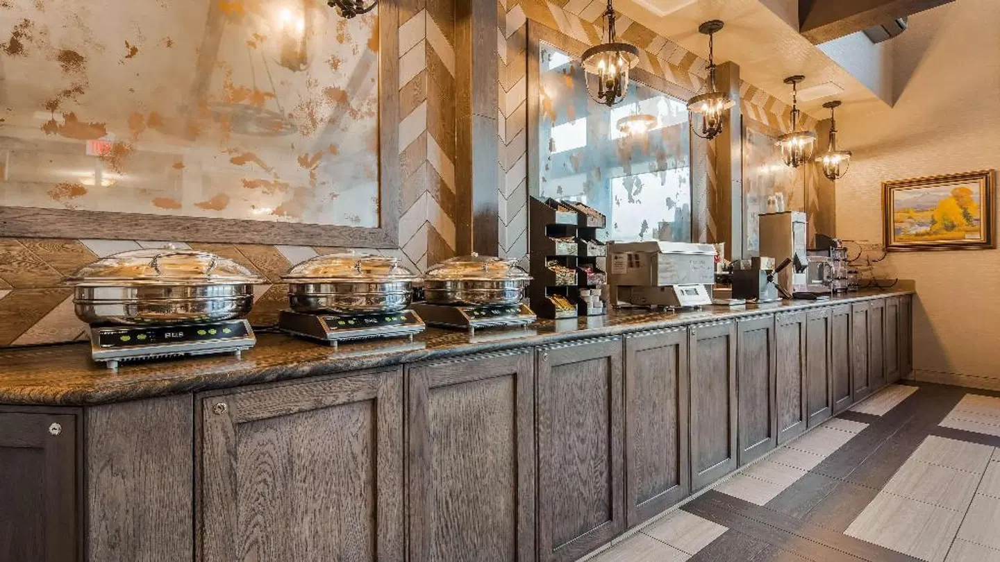 Best Western Plus Silver Saddle Bar