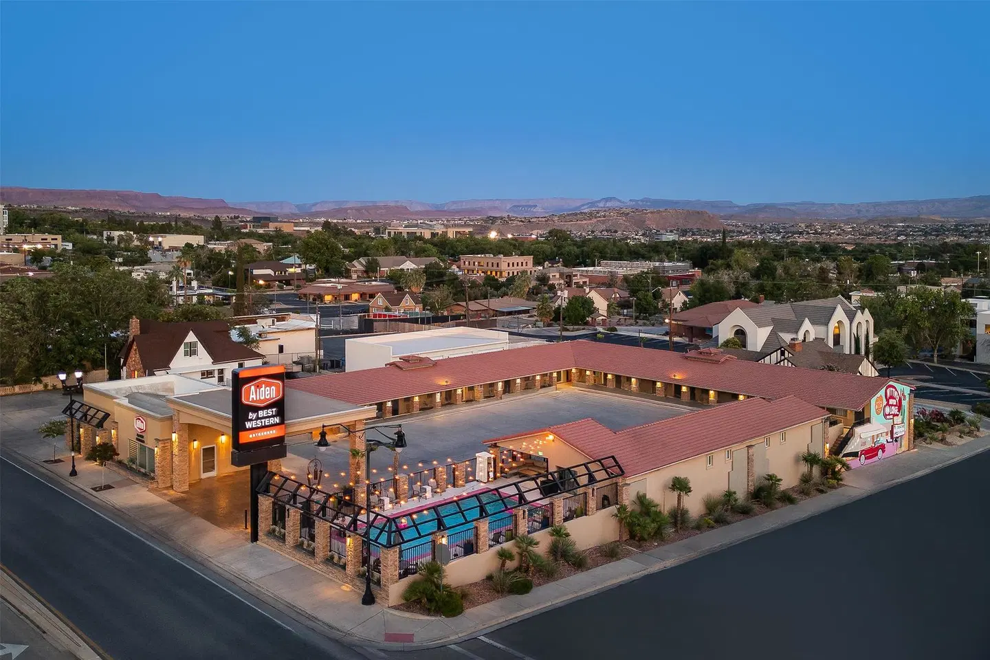 Aiden By Best Western @ St. George EXTERIOR