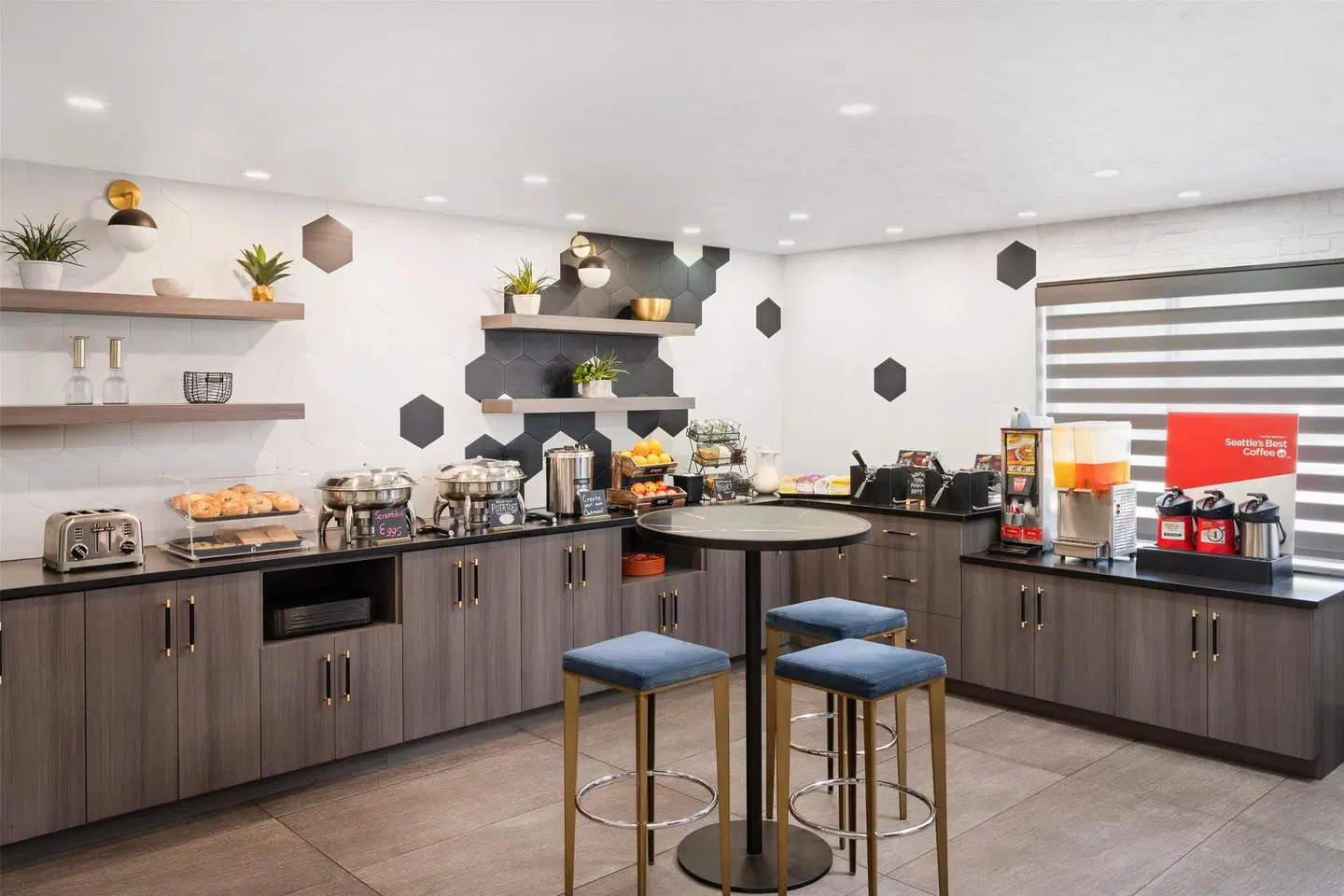 Aiden By Best Western @ St. George Bar