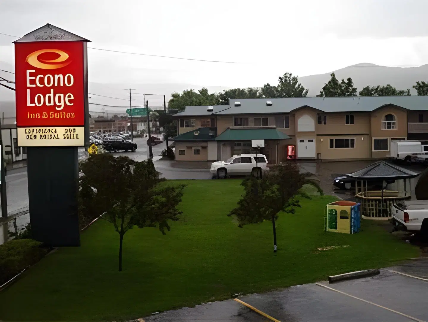 Intown Inn & Suites EXTERIOR