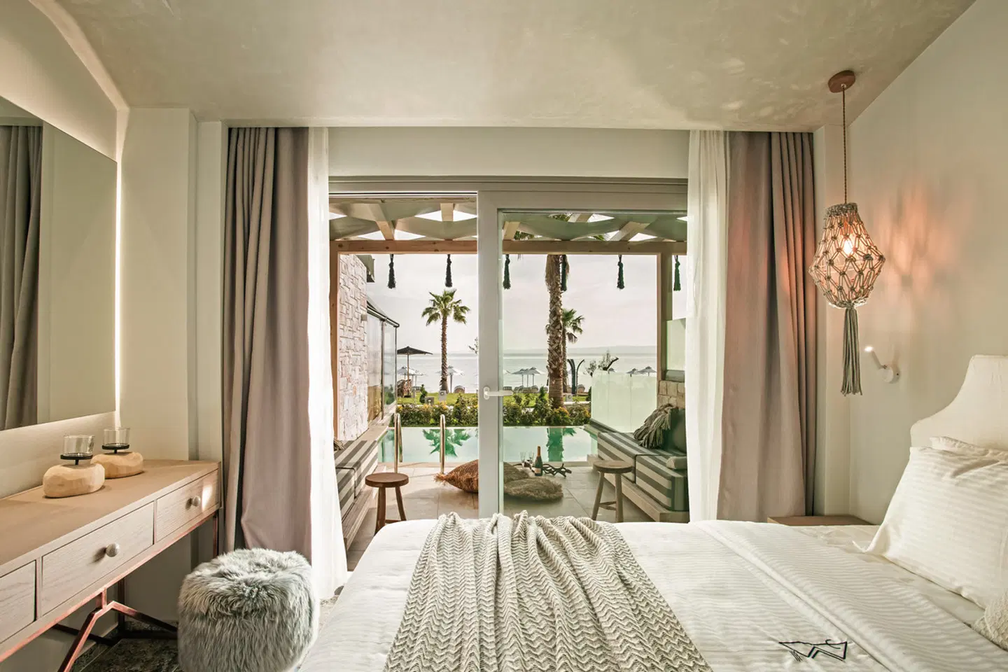 Blue Carpet Luxury Suites ROOM_EXAMPLE