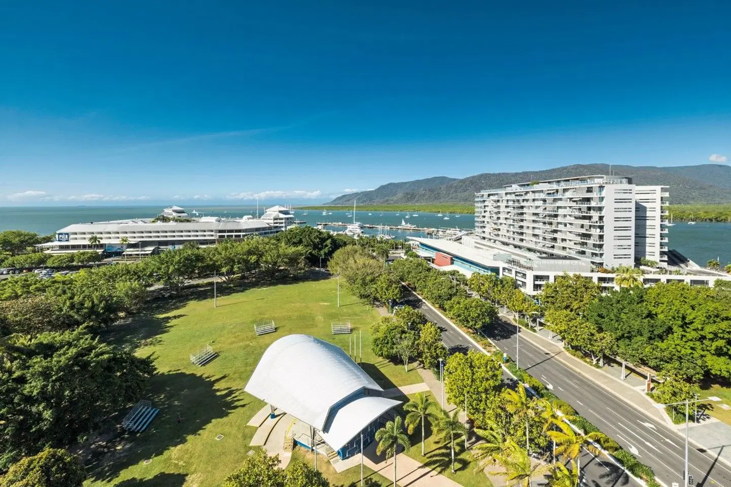Pacific Hotel Cairns EXTERIOR