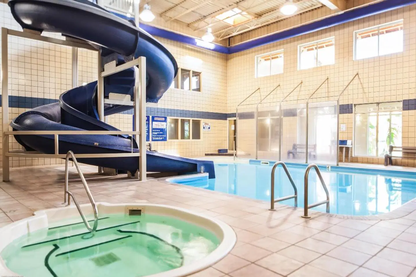 Coast Osoyoos Beach Hotel Hallenbad