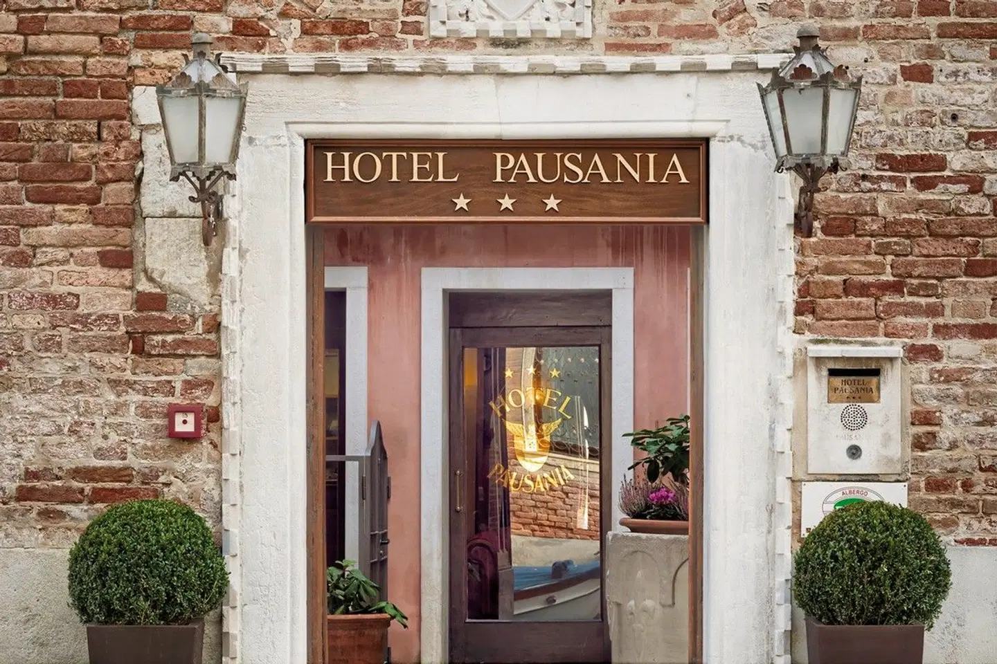 Hotel Pausania EXTERIOR