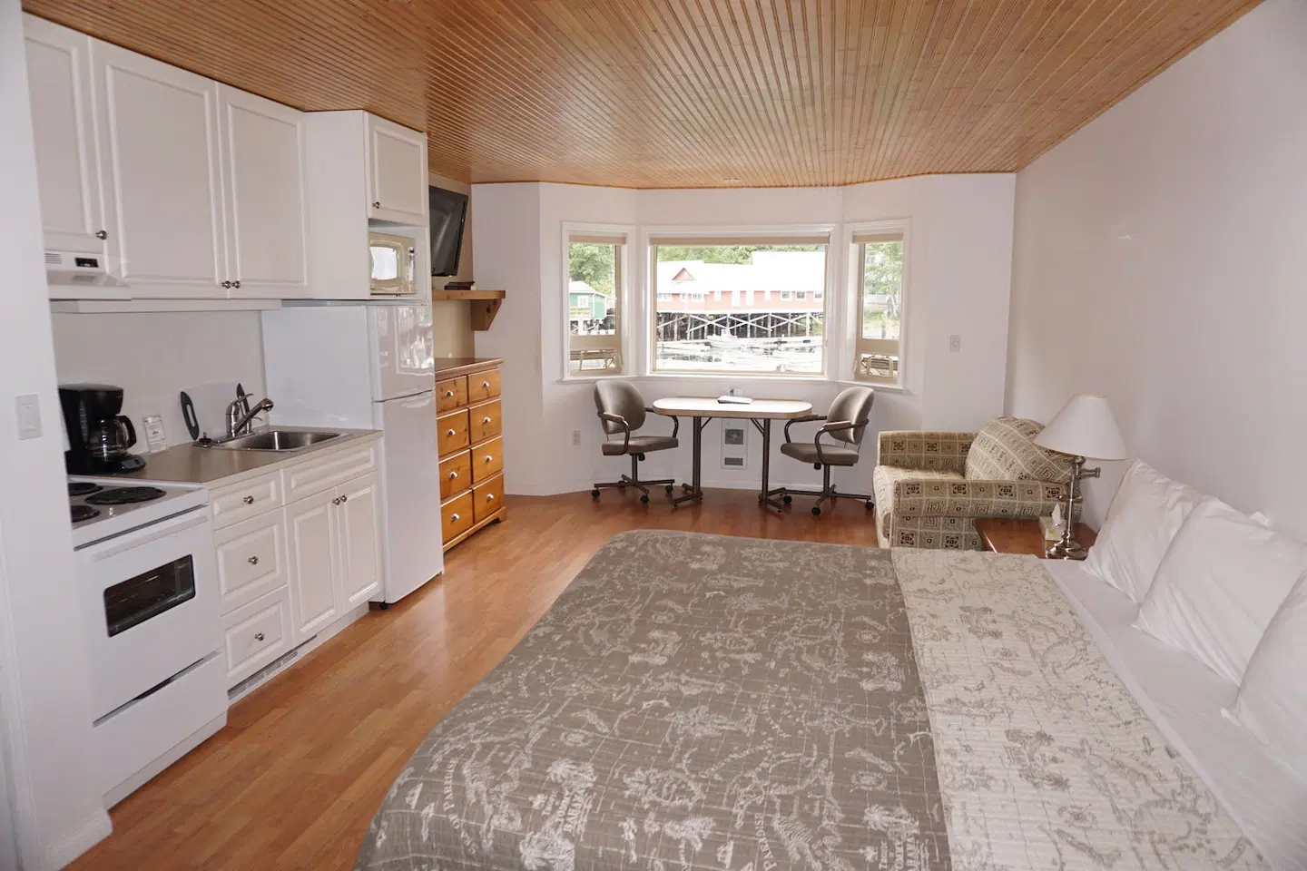 TELEGRAPH COVE ROOM_EXAMPLE