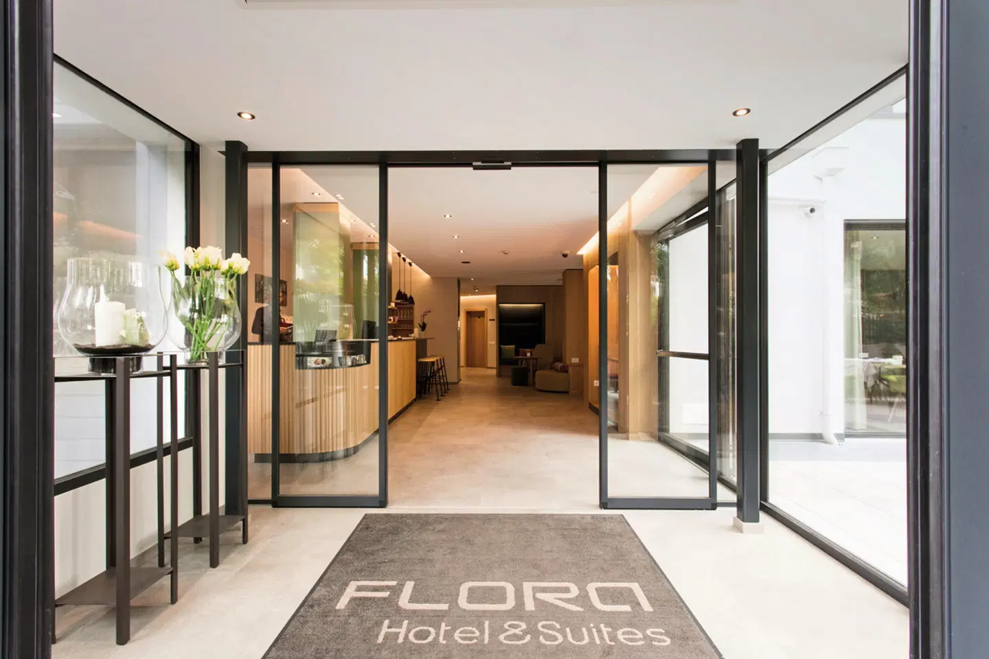 Flora Hotel & Suites LOUNGE_LOBBY