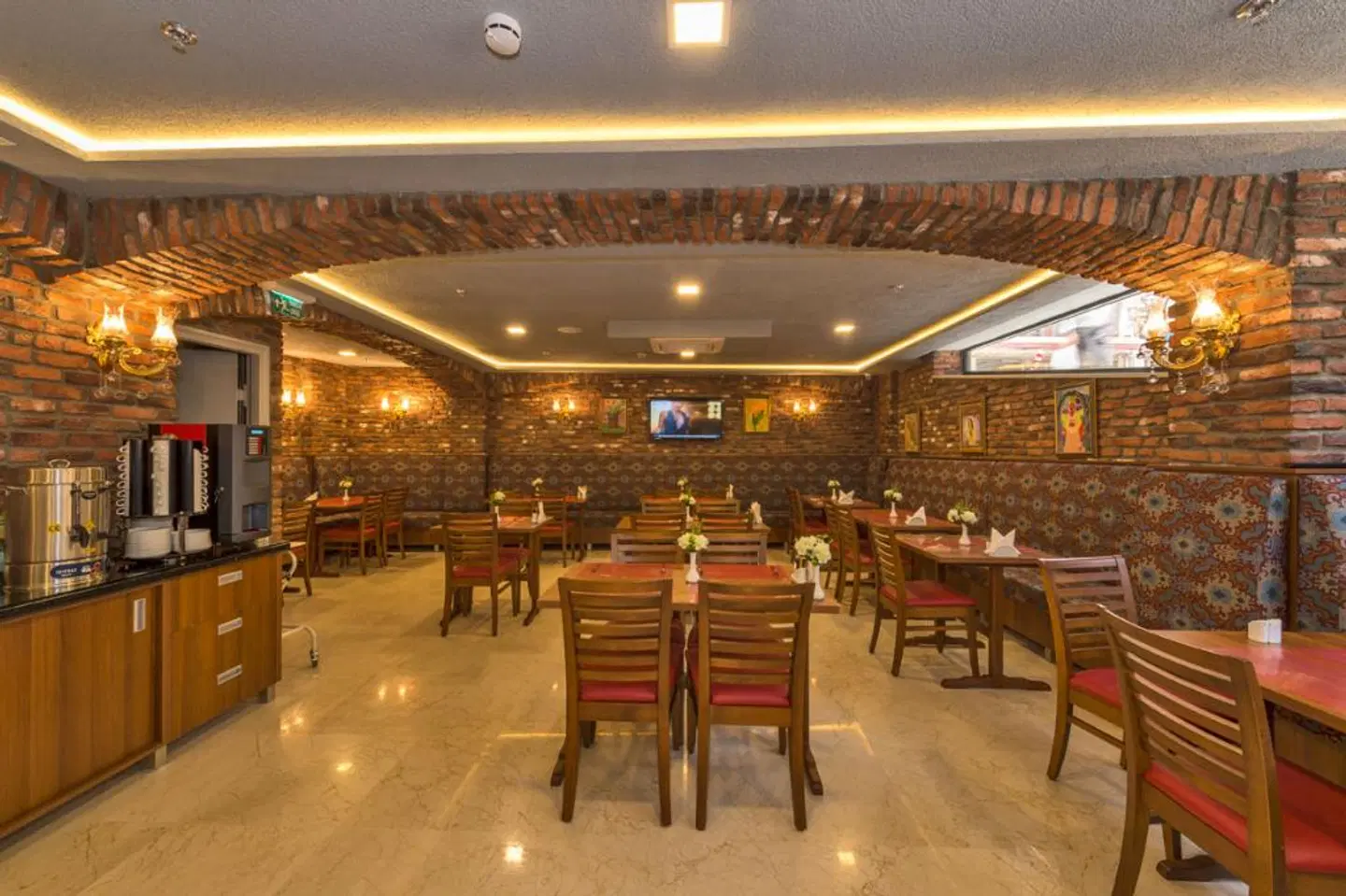 Aprilis Gold Hotel Restaurant