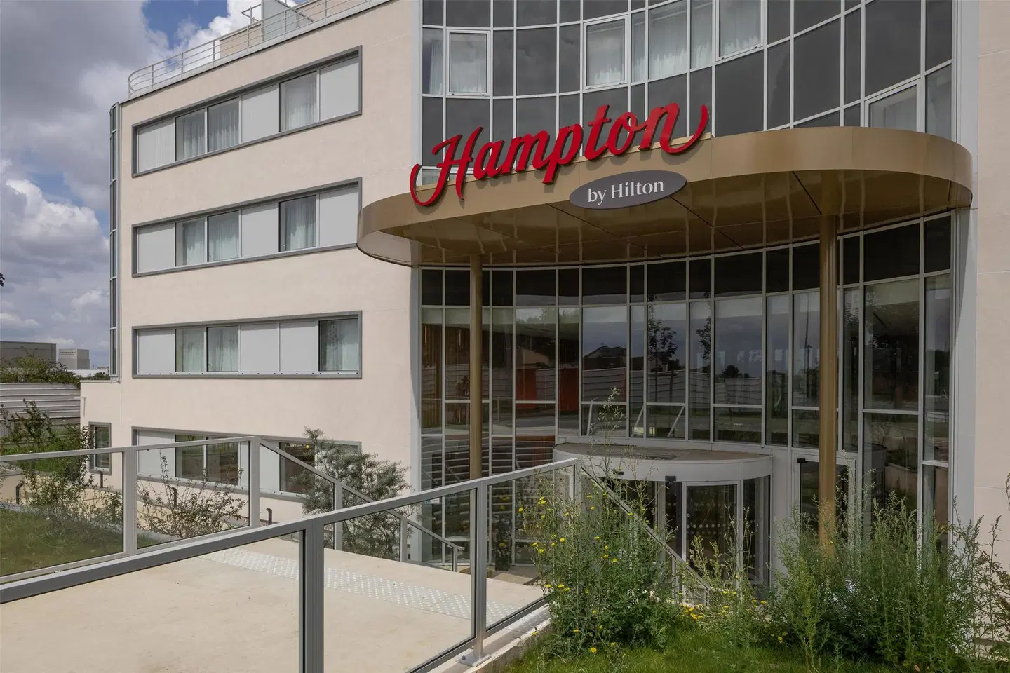 Hampton By Hilton Paris Charles De Gaulle Airport EXTERIOR