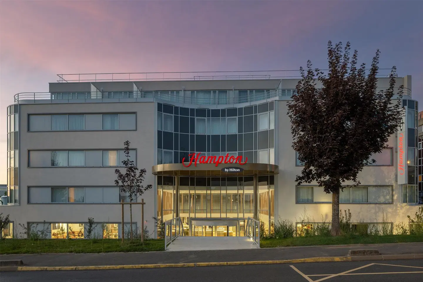 Hampton By Hilton Paris Charles De Gaulle Airport EXTERIOR