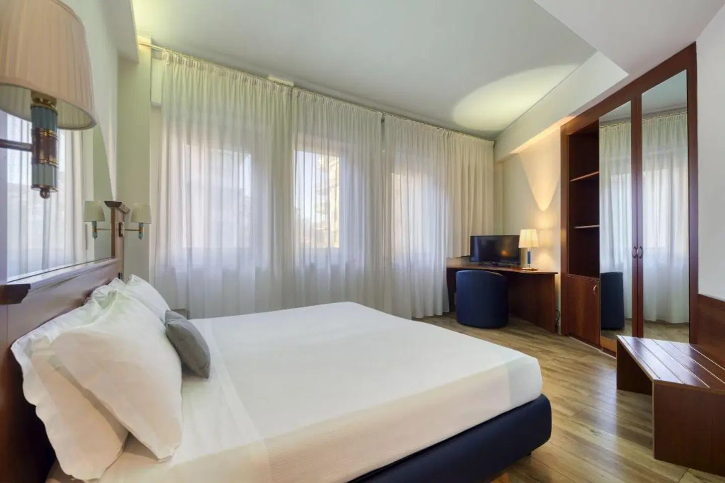 Carlton ROOM_EXAMPLE