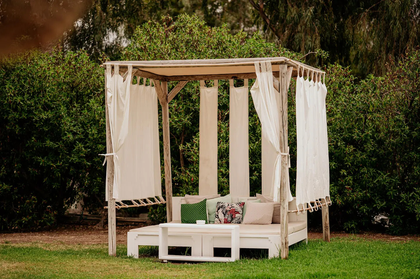 Iphigenia Mythic Retreat Garten