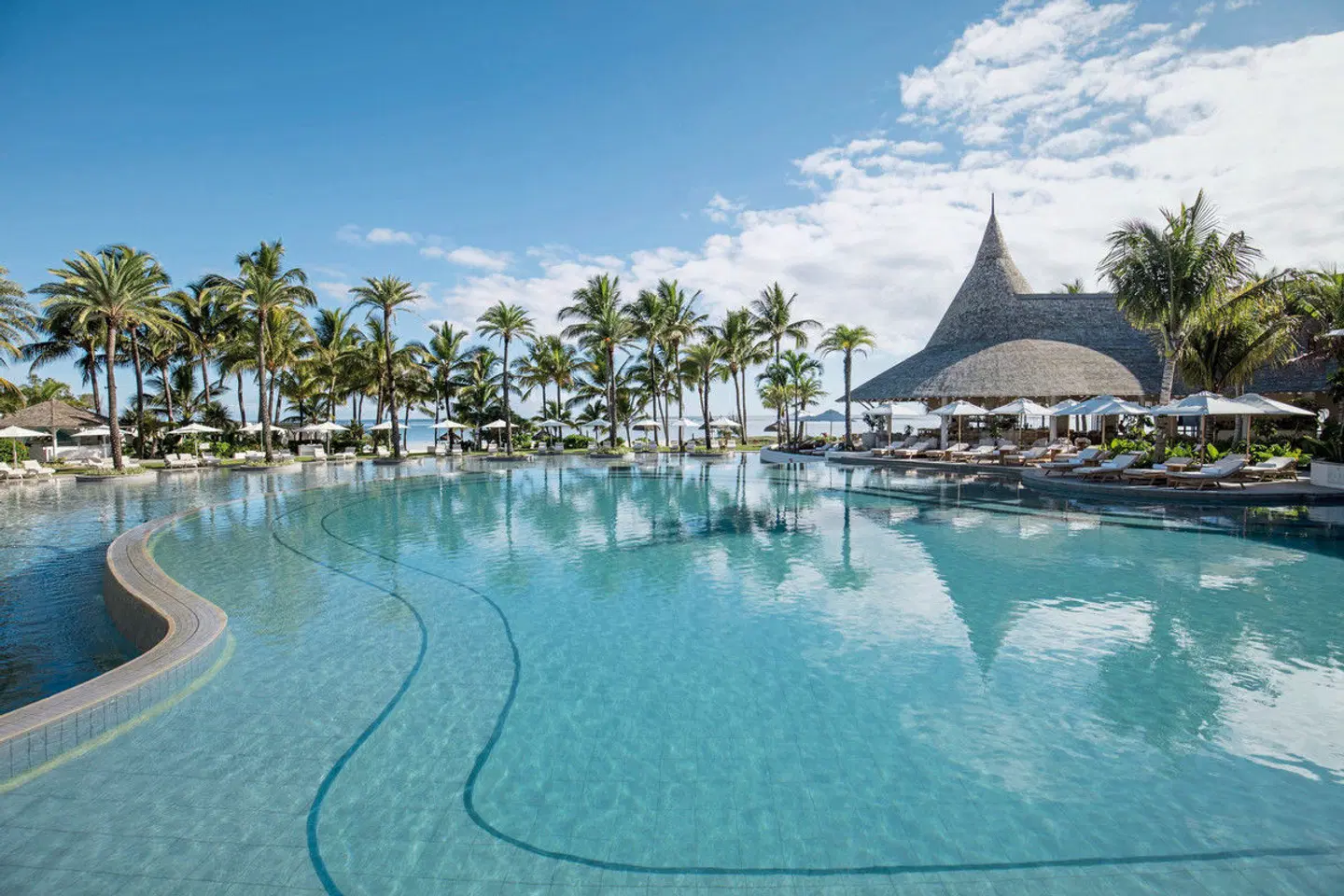 LUX* Belle Mare OUTDOOR_POOL