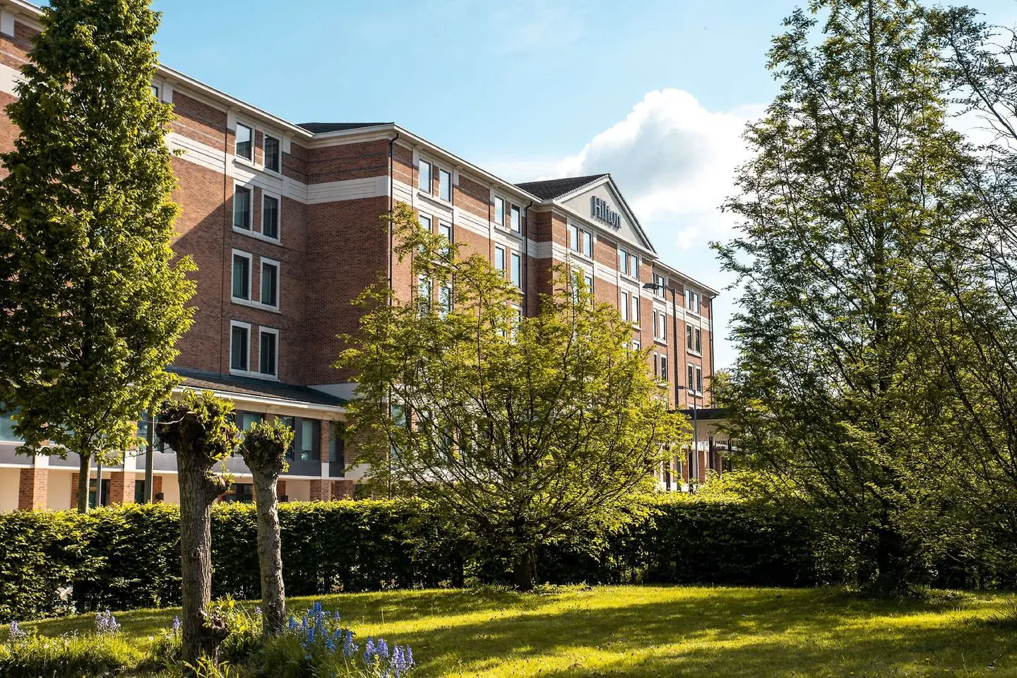 Hilton London Heathrow Airport Terminal 5 EXTERIOR