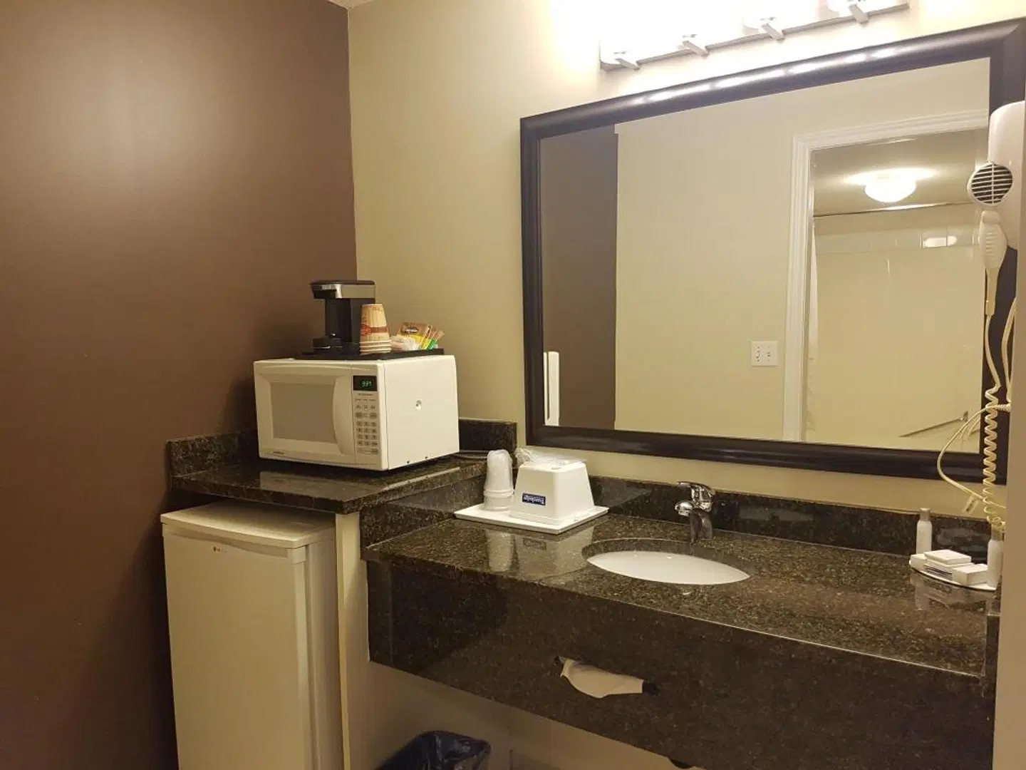 Kamloops Travelodge Mountview ROOM_EXAMPLE