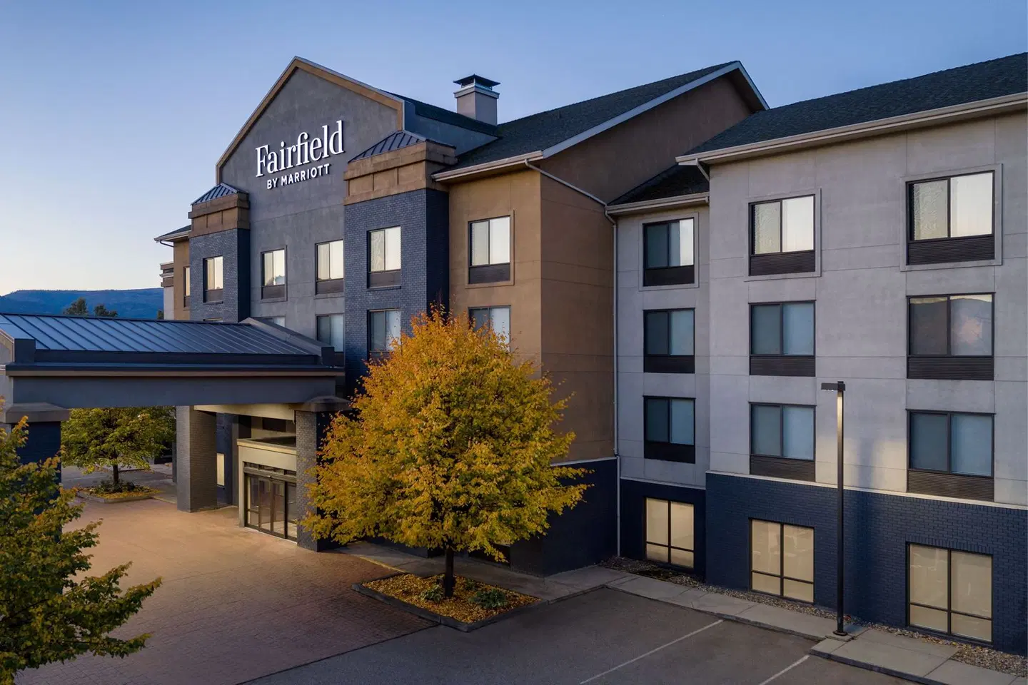 Fairfield Inn & Suites by Marriott Kelowna EXTERIOR
