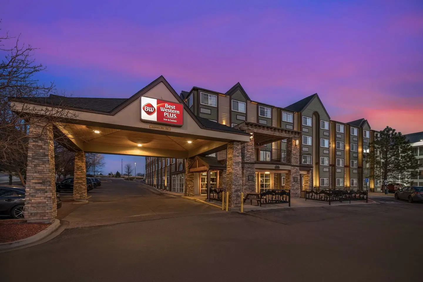 Best Western Plus Peak Vista Inn & Suites EXTERIOR