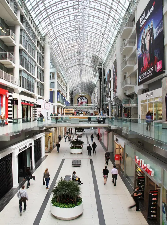 Holiday Inn Express Toronto Downtown EXTERIOR