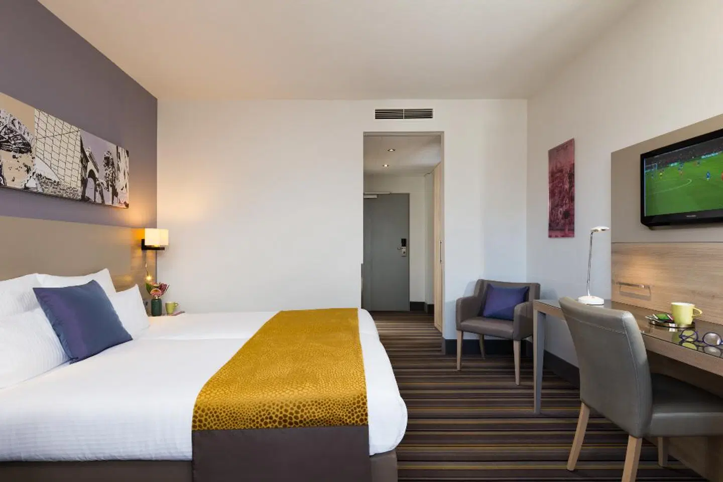Leonardo Hotel Munich City North ROOM_EXAMPLE