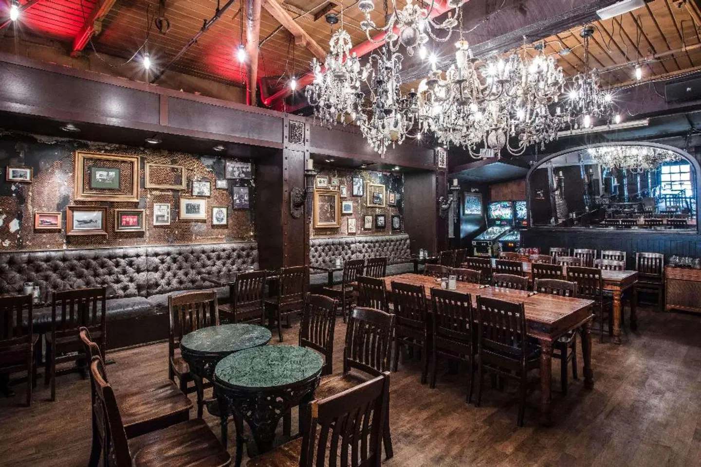 Ramada by Wyndham Vancouver Downtown Bar