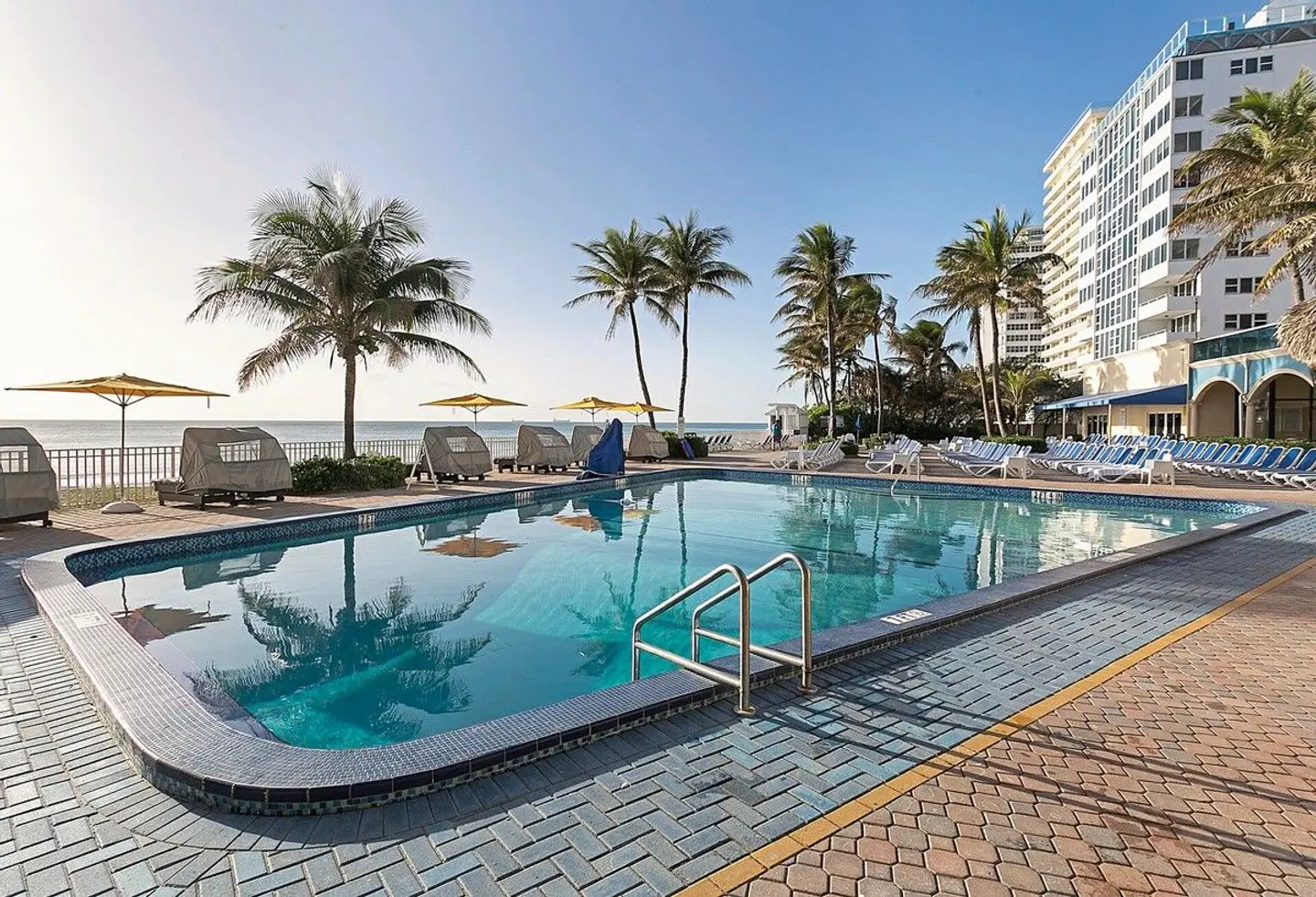 Ocean Sky Hotel & Resort Fort Lauderdale OUTDOOR_POOL