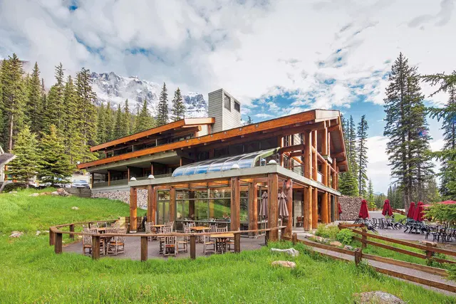 Moraine Lake Lodge Bar