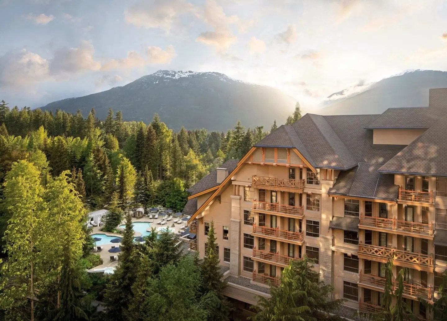 Four Seasons Resort and Residences Whistler EXTERIOR