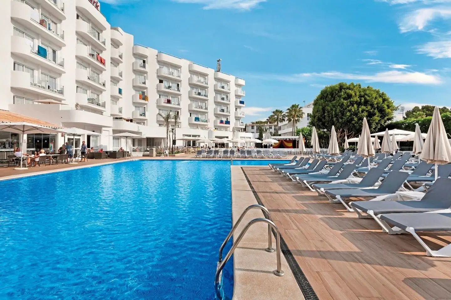 AluaSun Continental Park OUTDOOR_POOL