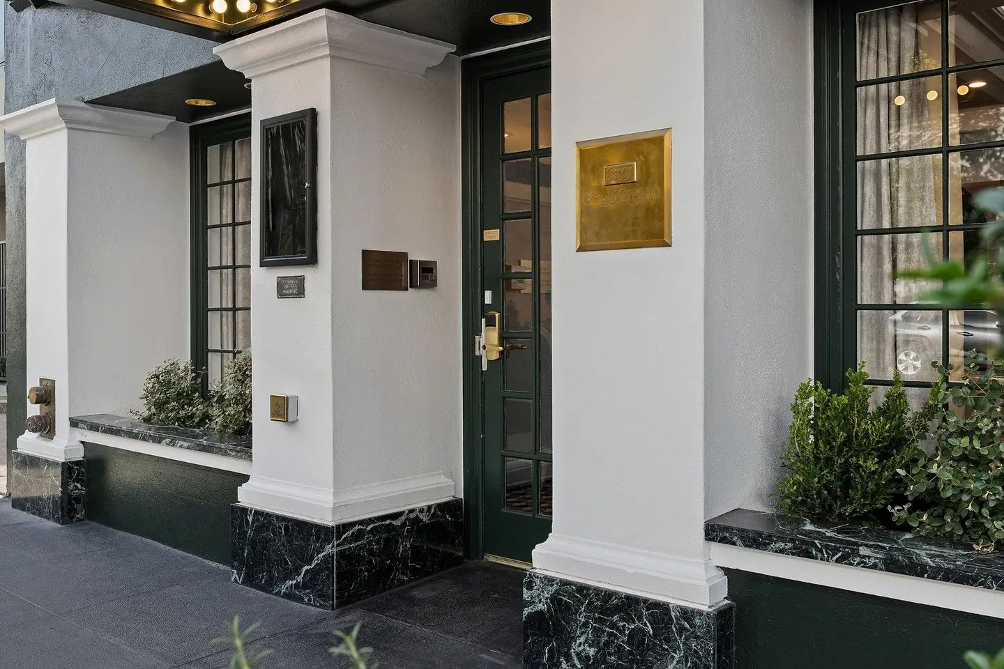 Inn at the Opera LOUNGE_LOBBY