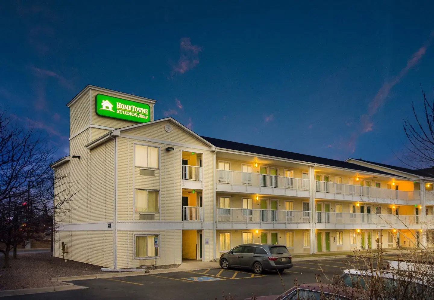 HomeTowne Studios Denver - Glendale/ Cherry Creek EXTERIOR