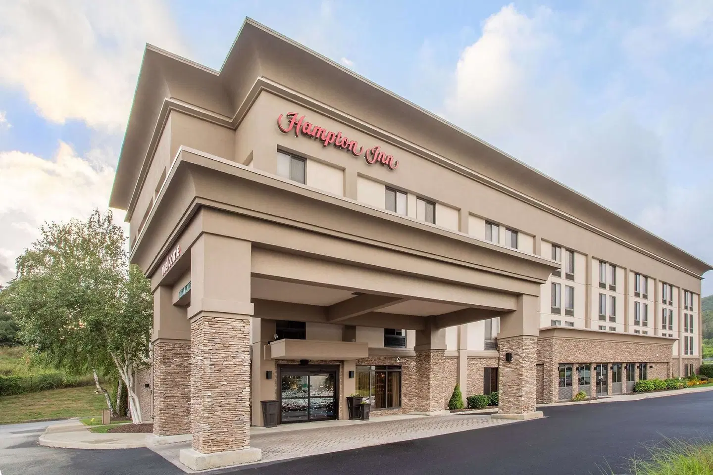 Hampton Inn Fishkill EXTERIOR