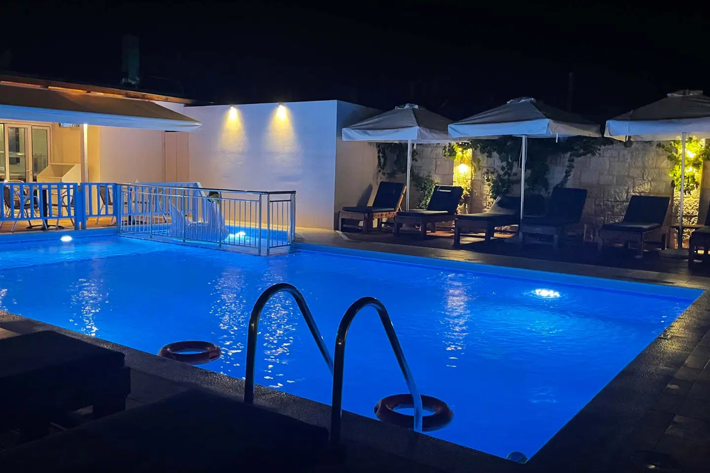 Blue Sky Hotel Apts OUTDOOR_POOL