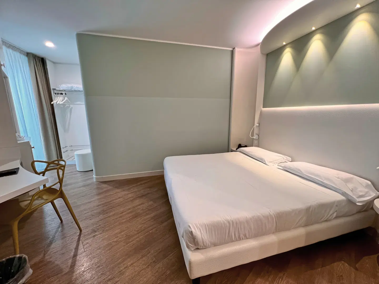 Ark Hotel ROOM_EXAMPLE