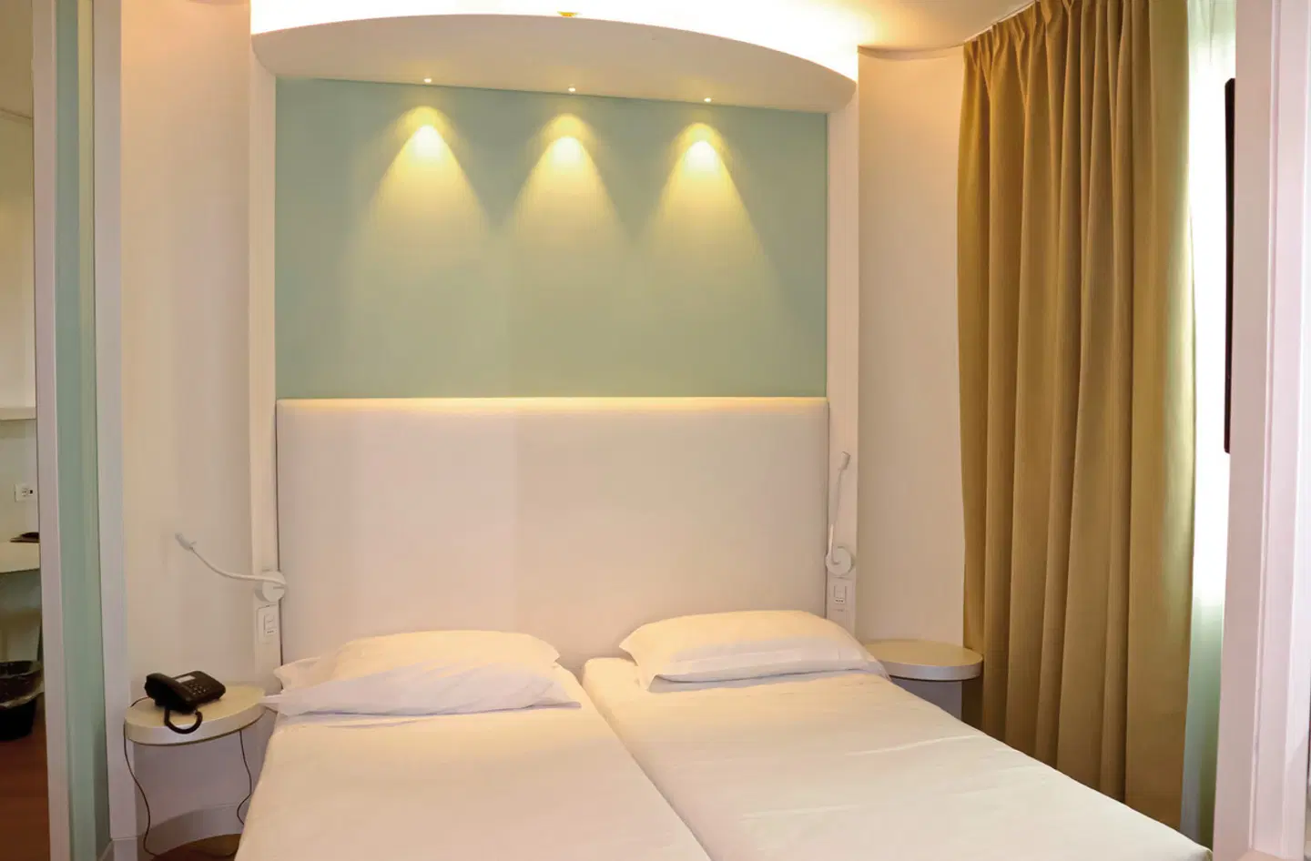 Ark Hotel ROOM_EXAMPLE