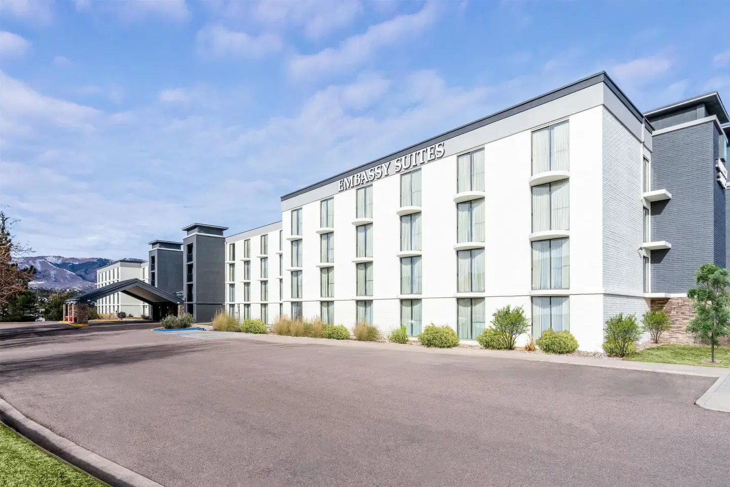 Embassy Suites by Hilton Colorado Springs EXTERIOR