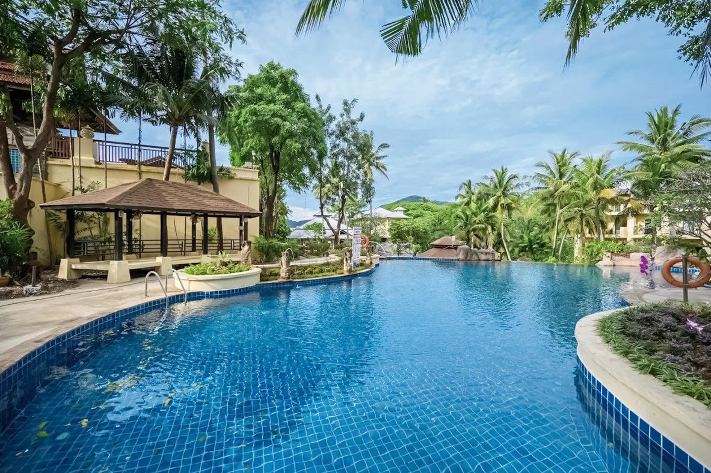 Horizon Karon Beach Resort & Spa OUTDOOR_POOL