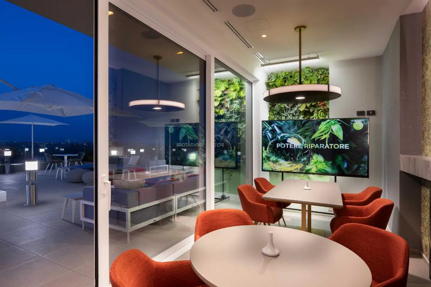 The J44 Lifestyle Hotel Badezimmer