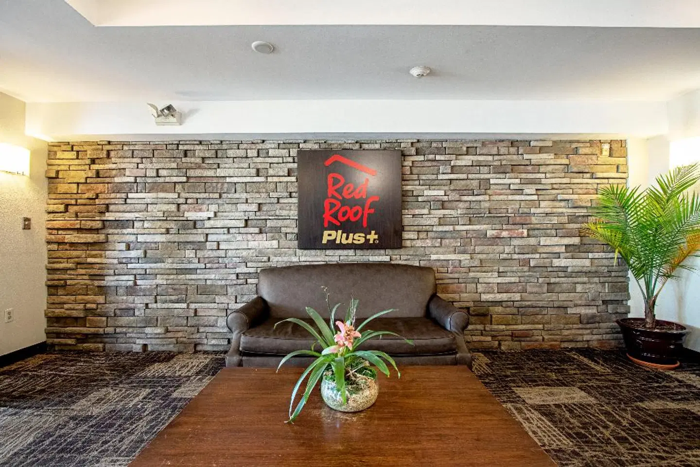 Red Roof Plus Miami Airport LOUNGE_LOBBY