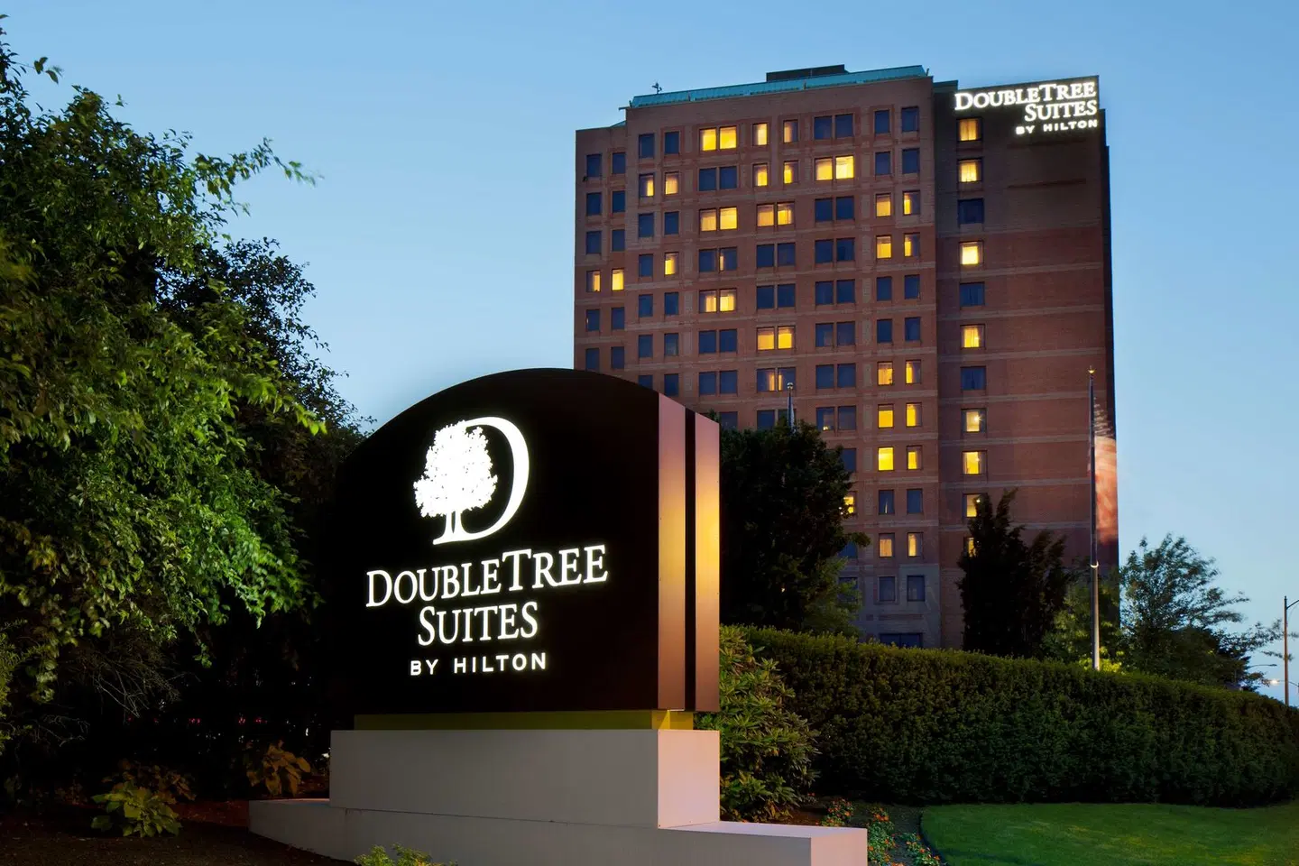 DoubleTree Suites by Hilton Boston - Cambridge EXTERIOR