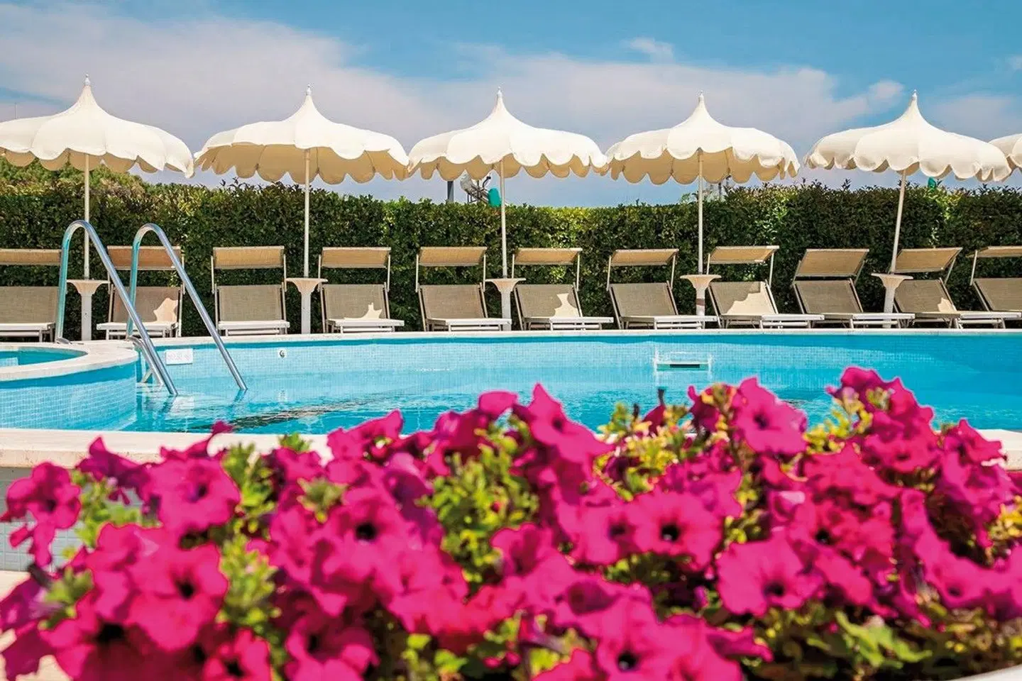 Galassia OUTDOOR_POOL