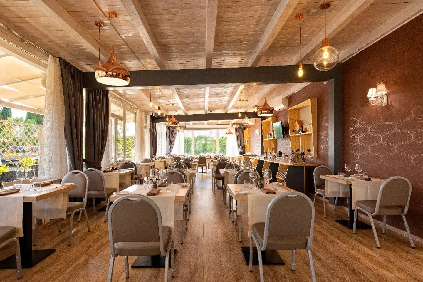 Simon Hotel Restaurant