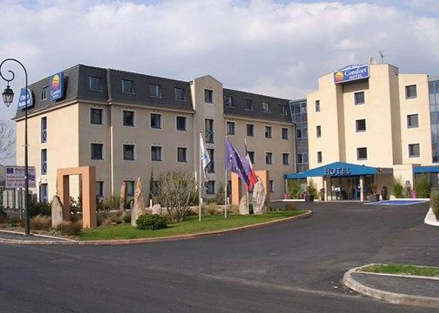 Comfort Hotel CDG Airport EXTERIOR